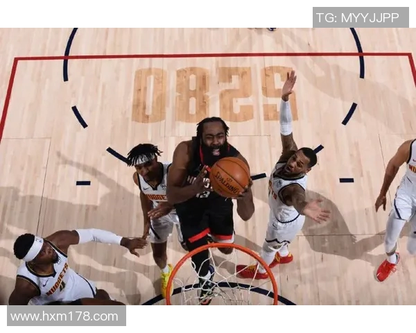 上海大鲨鱼与火箭队激战正酣谁能在这场对决中笑到最后